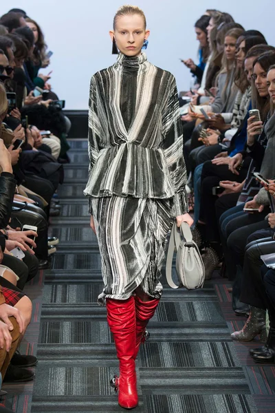 Look 3